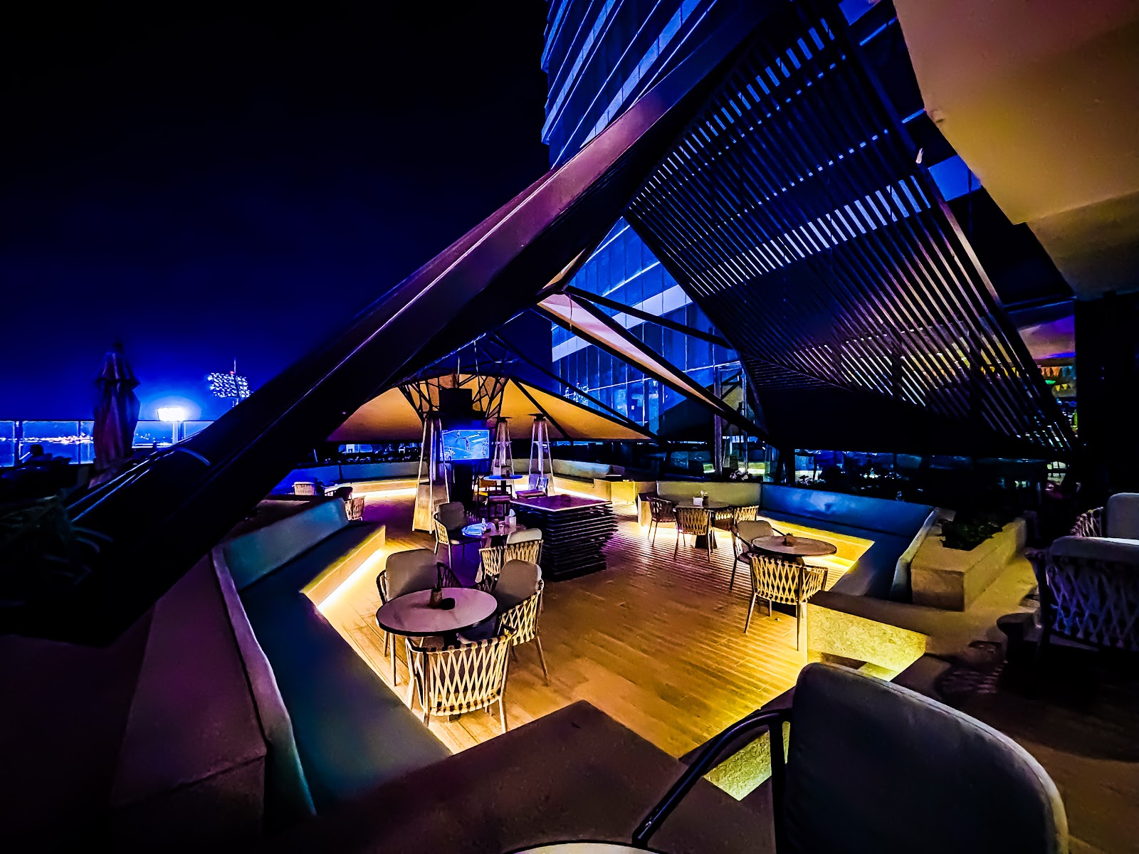 Cocoluna Lounge