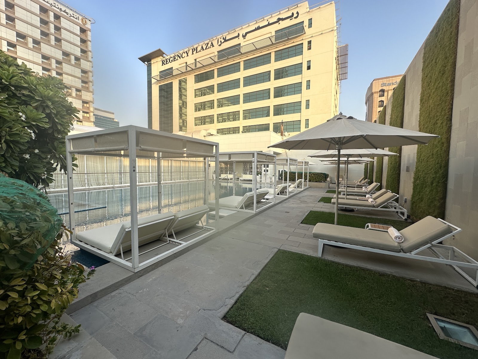 Elements Pool & Lounge - Photo 4