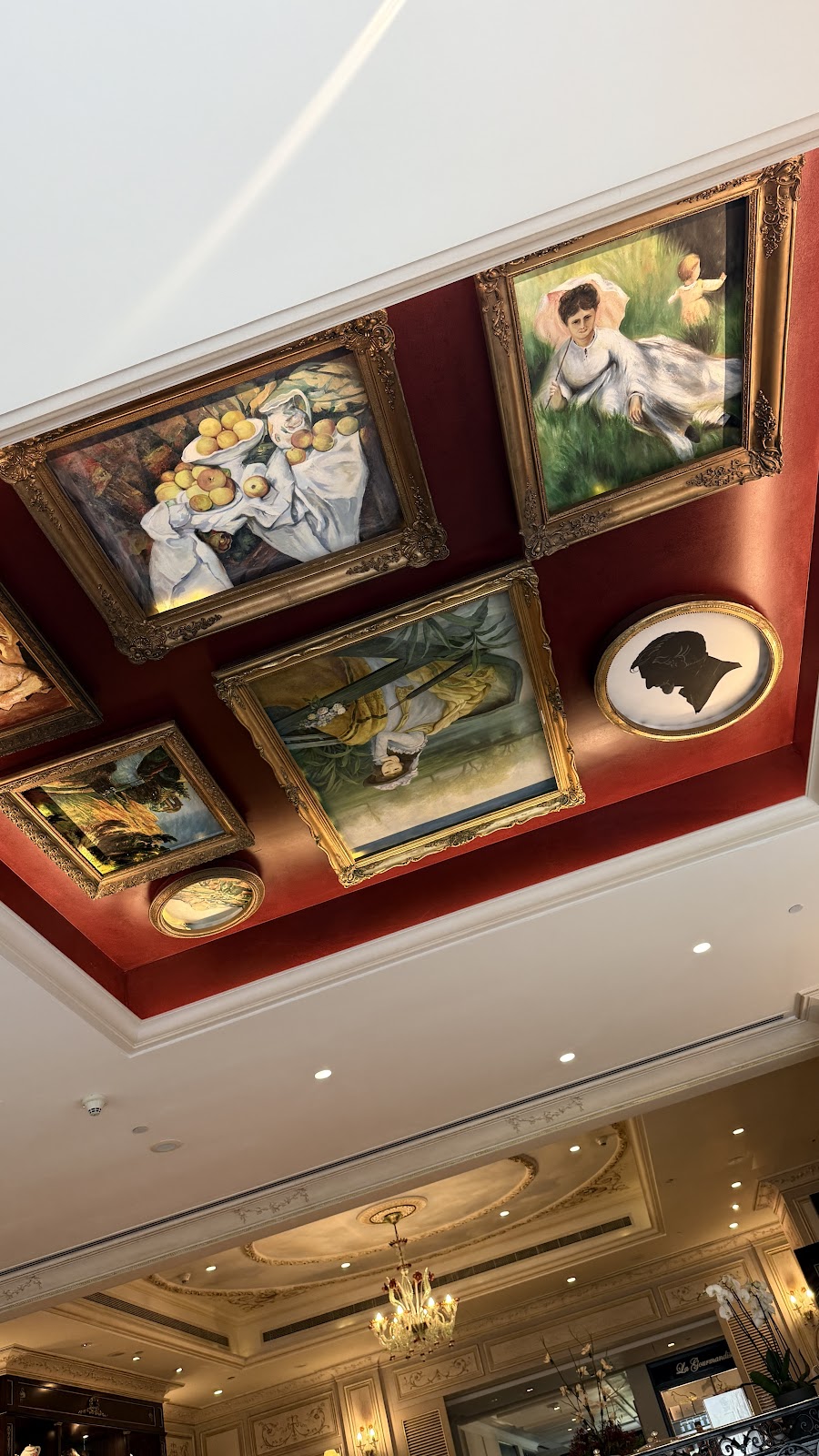 Ritz Gourmet Lounge - Photo 4